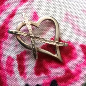 💝💘ADORABLE!/ CROSS MY HEART  PENDANT 💖💕